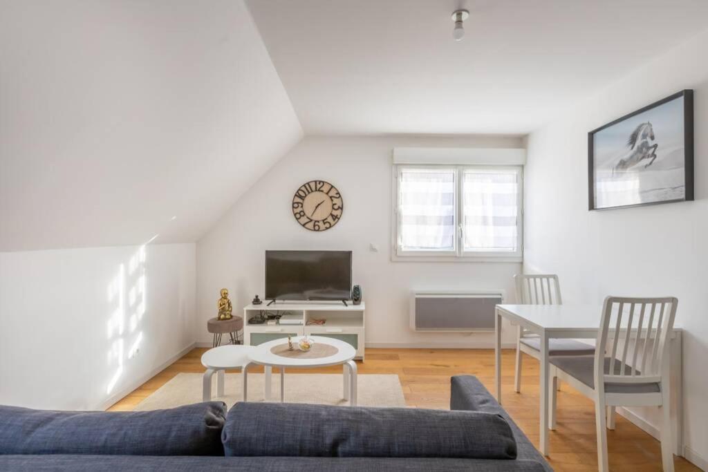 Grand Confort, Appartement Osny Εξωτερικό φωτογραφία